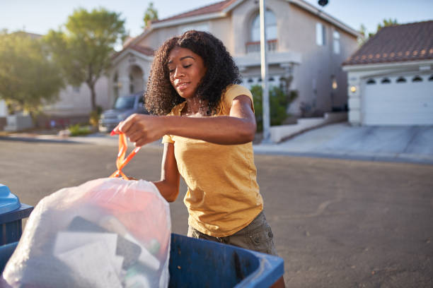 Best Trash Removal Near Me  in Farngton, MI